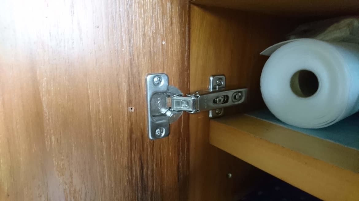 蝶番の調整・交換なら岩倉市の建具修理の窓口岩倉市